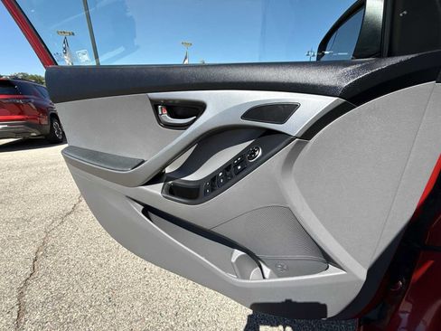 Used 2014 Hyundai Elantra SE FWD image 18