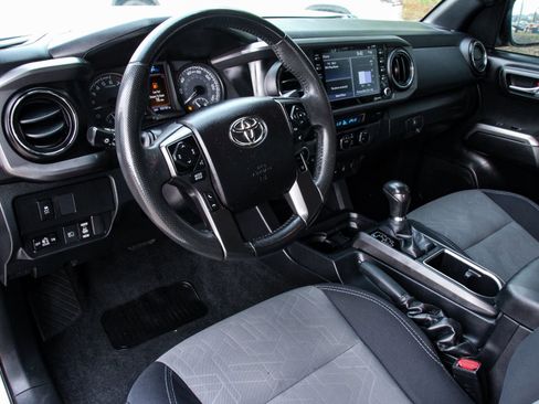 Used 2021 Toyota Tacoma TRD Off-Road w/ Technology Package AWD/4WD image 9
