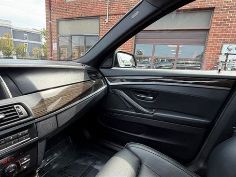 Used 2015 BMW 550i xDrive w/ M-Sport Package AWD/4WD image 40