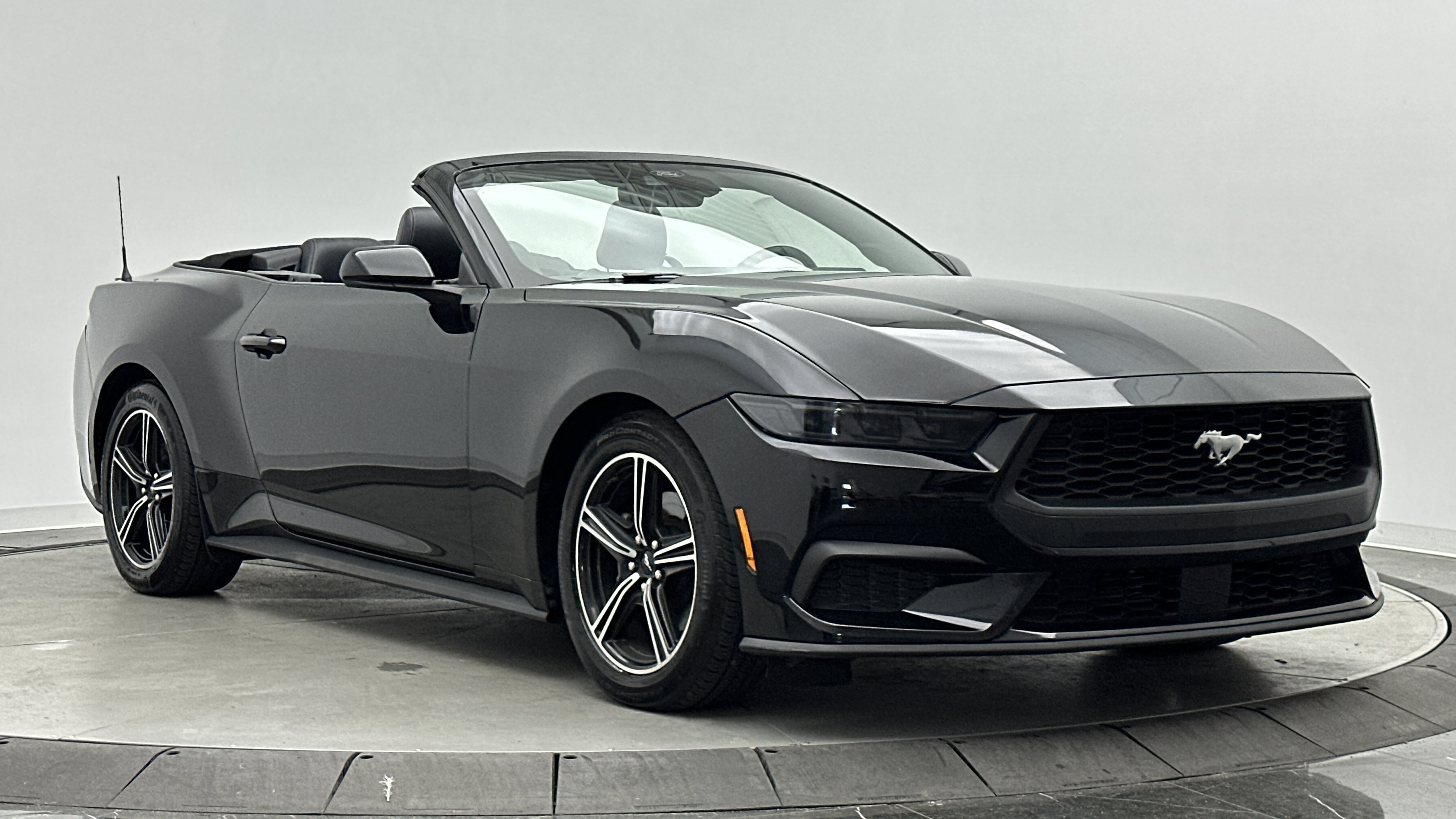 Used 2025 Ford Mustang Premium RWD image 3