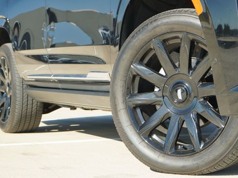 Used 2023 Cadillac Escalade Premium Luxury Platinum image 3