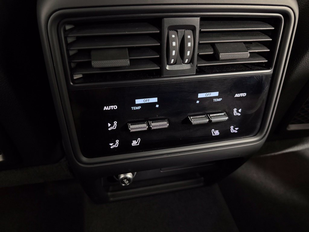 Certified 2024 Porsche Cayenne AWD/4WD image 40