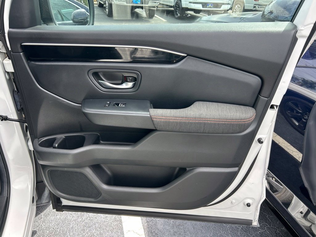 Used 2025 Honda Pilot Sport image 40