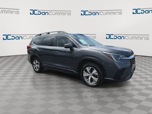 Used 2023 Subaru Ascent Premium AWD/4WD image 2