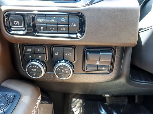 Used 2026 GMC Yukon Denali Ultimate AWD/4WD image 25