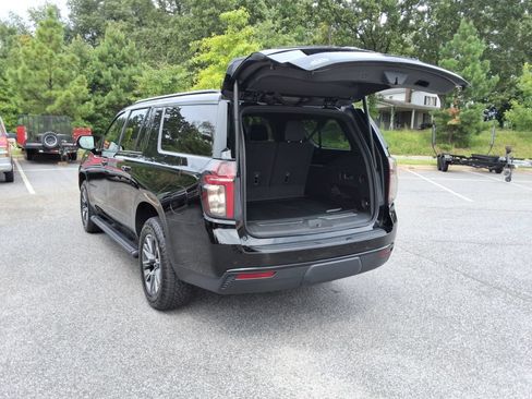 Certified 2023 Chevrolet Suburban Z71 w/ Luxury Package AWD/4WD image 17