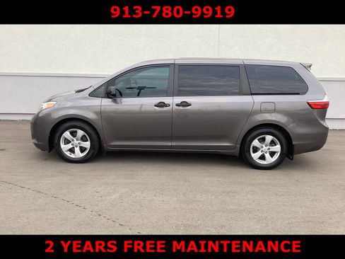 Used 2015 Toyota Sienna L image 2