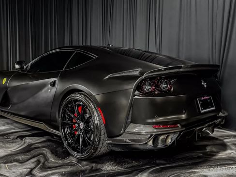 Used 2019 Ferrari 812 Superfast RWD image 6