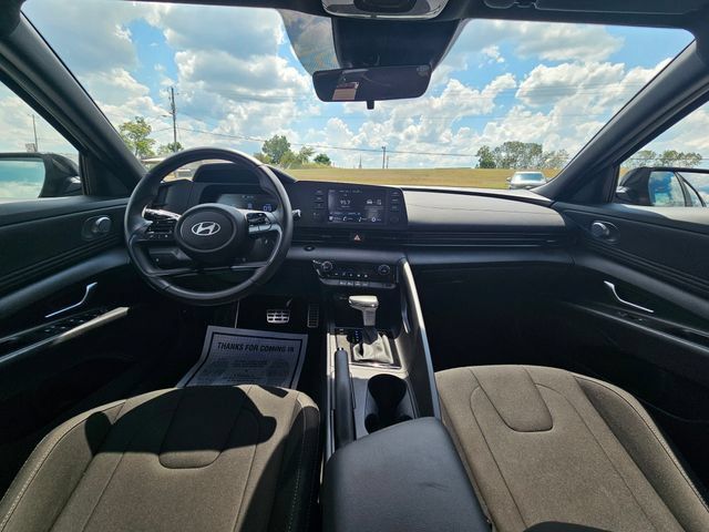 Used 2025 Hyundai Elantra Sport FWD image 12
