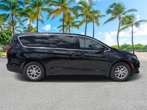 New 2025 Chrysler Voyager LX image 2