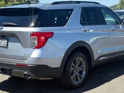 Used 2023 Ford Explorer XLT w/ Equipment Group 202A AWD/4WD image 8