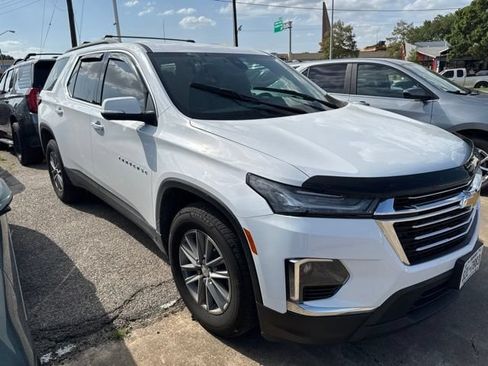 Used 2023 Chevrolet Traverse LT w/ Rear Camera Mirror Package FWD image 1