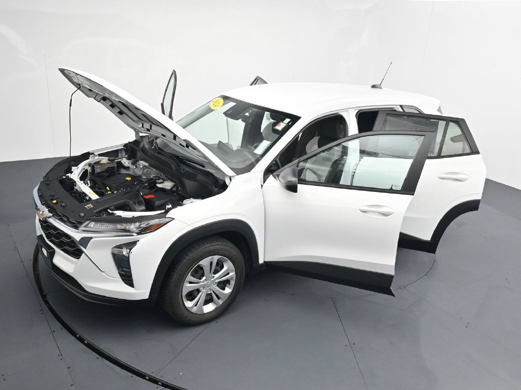 Used 2024 Chevrolet Trax LS FWD image 40