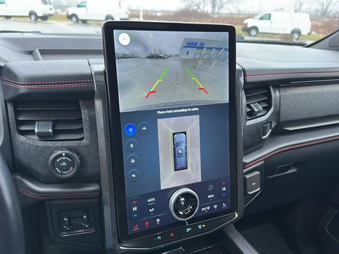 Used 2024 Ford Expedition Limited image 37