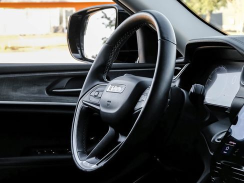 Used 2021 Jeep Grand Cherokee L Limited image 16