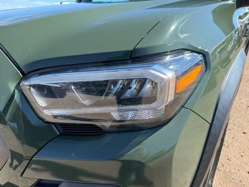 Used 2021 Toyota Tacoma TRD Off-Road w/ TRD Premium Off Road Package AWD/4WD image 10
