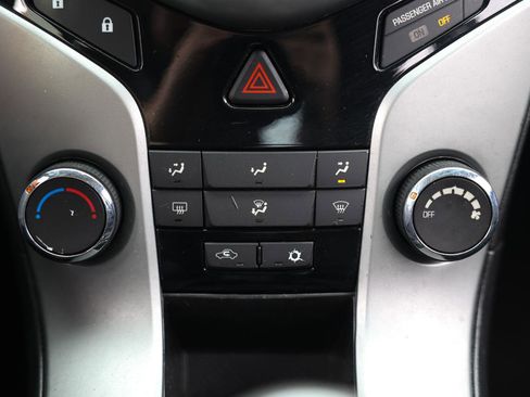 Used 2013 Chevrolet Cruze LT FWD image 30