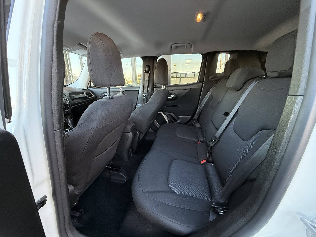 Used 2016 Jeep Renegade Latitude AWD/4WD image 9