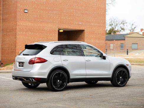 Used 2011 Porsche Cayenne Sport Utility 4D image 7