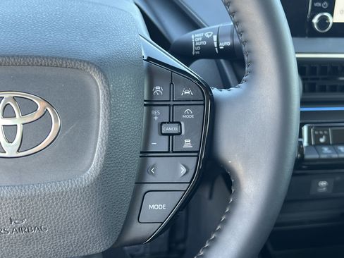 Used 2023 Toyota Prius XLE image 19