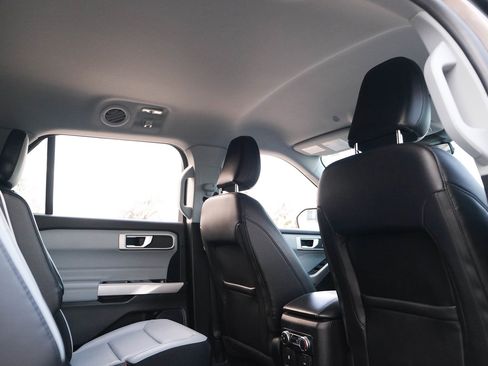 Used 2021 Ford Explorer XLT w/ Equipment Group 202A image 23