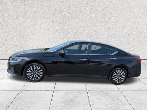 Used 2024 Nissan Altima 2.5 SV image 6