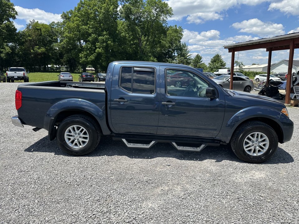 Used 2017 Nissan Frontier SV w/ SV Value Truck Package AWD/4WD image 4