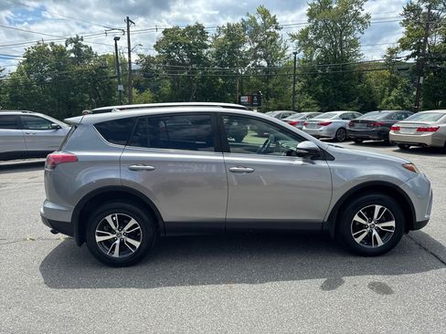 Used 2018 Toyota RAV4 XLE AWD/4WD image 7