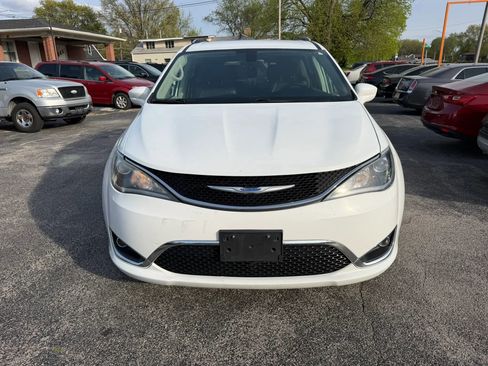 Used 2018 Chrysler Pacifica Touring-L Plus FWD image 7