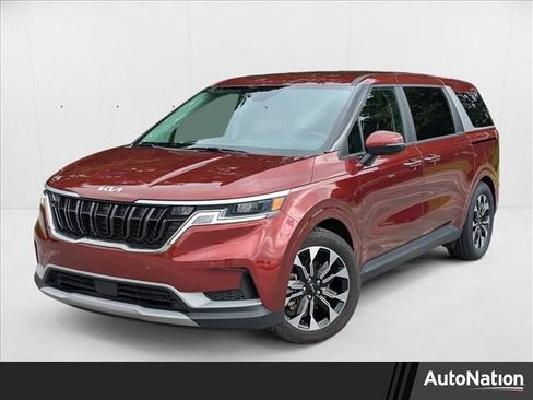 Used 2024 Kia Carnival EX image 1