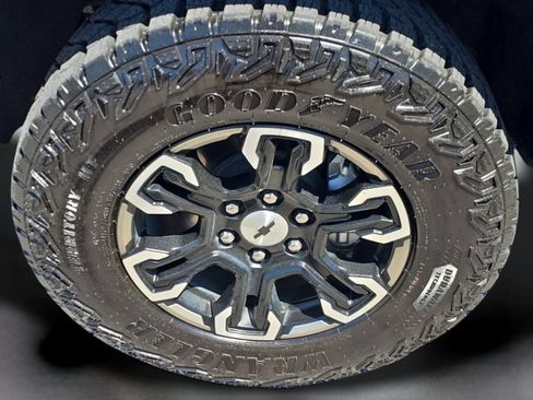 Used 2025 Chevrolet Silverado 1500 ZR2 AWD/4WD image 10