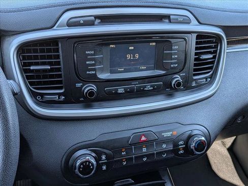 Used 2017 Kia Sorento AWD image 14