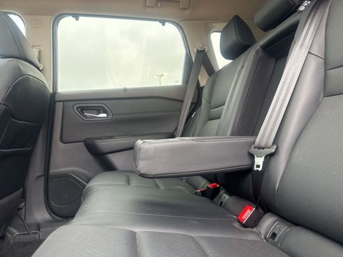 Certified 2023 Nissan Rogue SV w/ SV Premium B Package FWD image 37