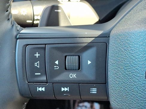 Used 2025 Nissan Rogue SV image 21