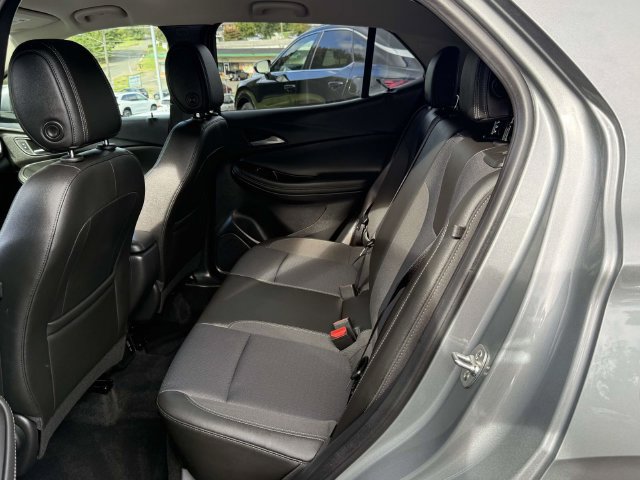 Used 2025 Buick Encore GX Preferred AWD/4WD image 12