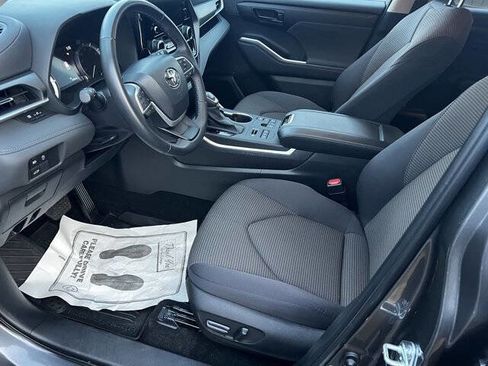 Used 2024 Toyota Highlander AWD image 10