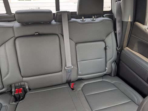 Used 2019 Chevrolet Silverado 1500 LTZ w/ LTZ Premium Package AWD/4WD image 14