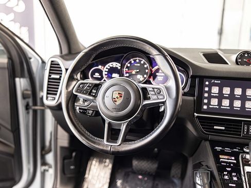 Used 2023 Porsche Cayenne w/ Premium Package AWD/4WD image 36