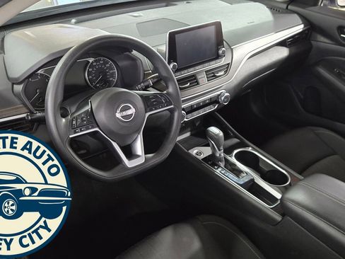 Used 2024 Nissan Altima 2.5 SV image 9