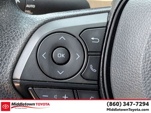 Used 2025 Toyota RAV4 XLE AWD/4WD image 19