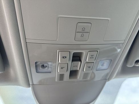 New 2025 Volkswagen Taos SE image 37