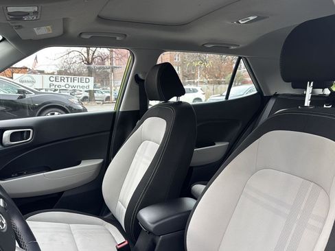 Used 2023 Hyundai Venue SEL w/ Cargo Package image 18