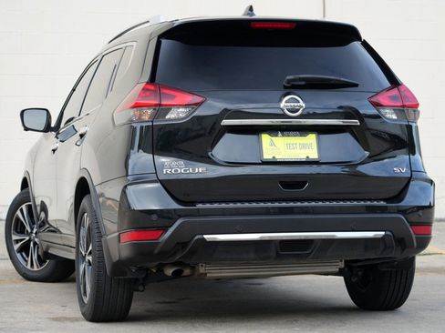 Used 2019 Nissan Rogue SV w/ Premium Package FWD image 5