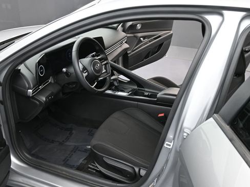 Used 2023 Hyundai Elantra SEL w/ Convenience Package image 11