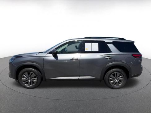 Used 2025 Nissan Pathfinder SV FWD image 8
