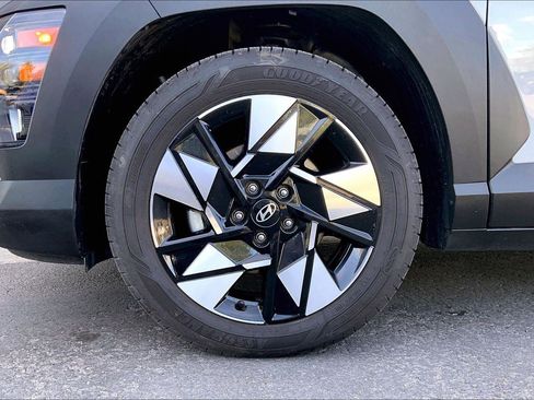 Used 2024 Hyundai Kona SEL FWD image 9