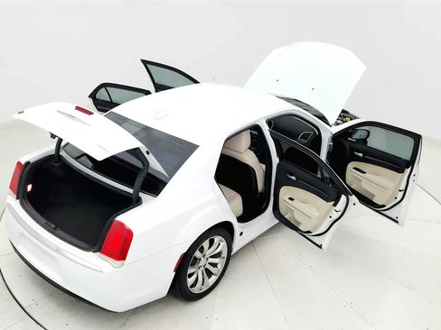 Used 2019 Chrysler 300 Touring L w/ Quick Order Package 22F RWD image 23
