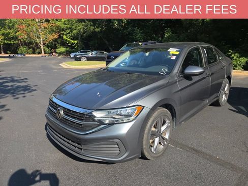Used 2024 Volkswagen Jetta SE FWD image 3