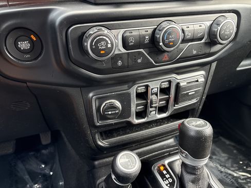 Used 2019 Jeep Wrangler Unlimited Sport S AWD/4WD image 30