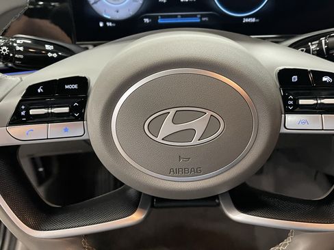 Used 2025 Hyundai Elantra SEL FWD image 21